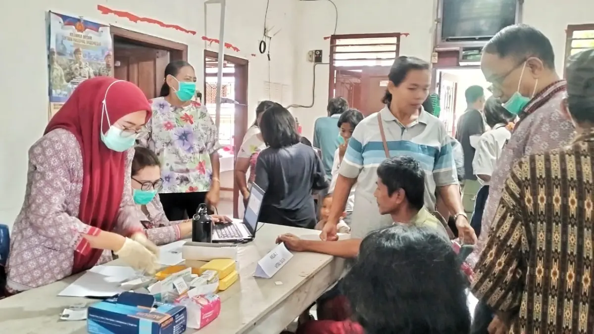 Tim Dinas Kesehatan Simalungun melakukan skrining TB terintegrasi CKG di Jawa Maraja Bah Jambi.