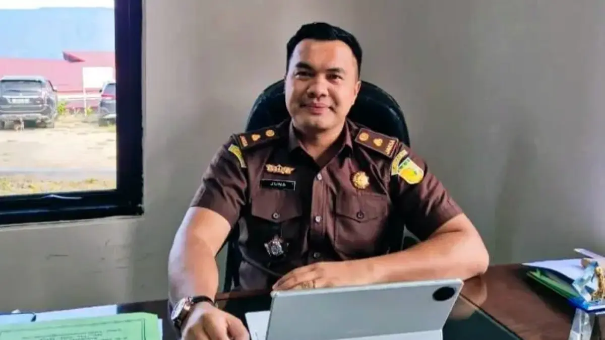 Kasi Intel Kejaksaan Negeri Samosir Juna Karo-Karo menyampaikan perkembangan perkara dugaan korupsi bansos PENA Samosir.