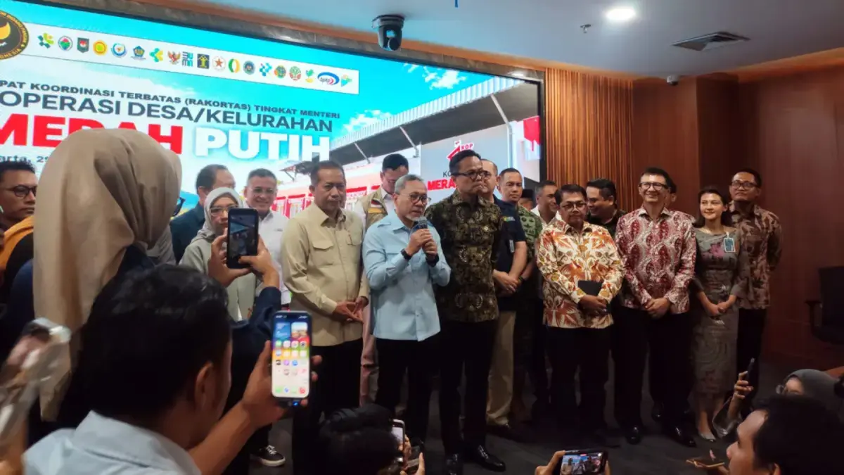 Menko Pangan Zulkifli Hasan menyampaikan keterangan terkait penempatan dan gaji manajer Koperasi Desa/Kelurahan Merah Putih (KDKMP).