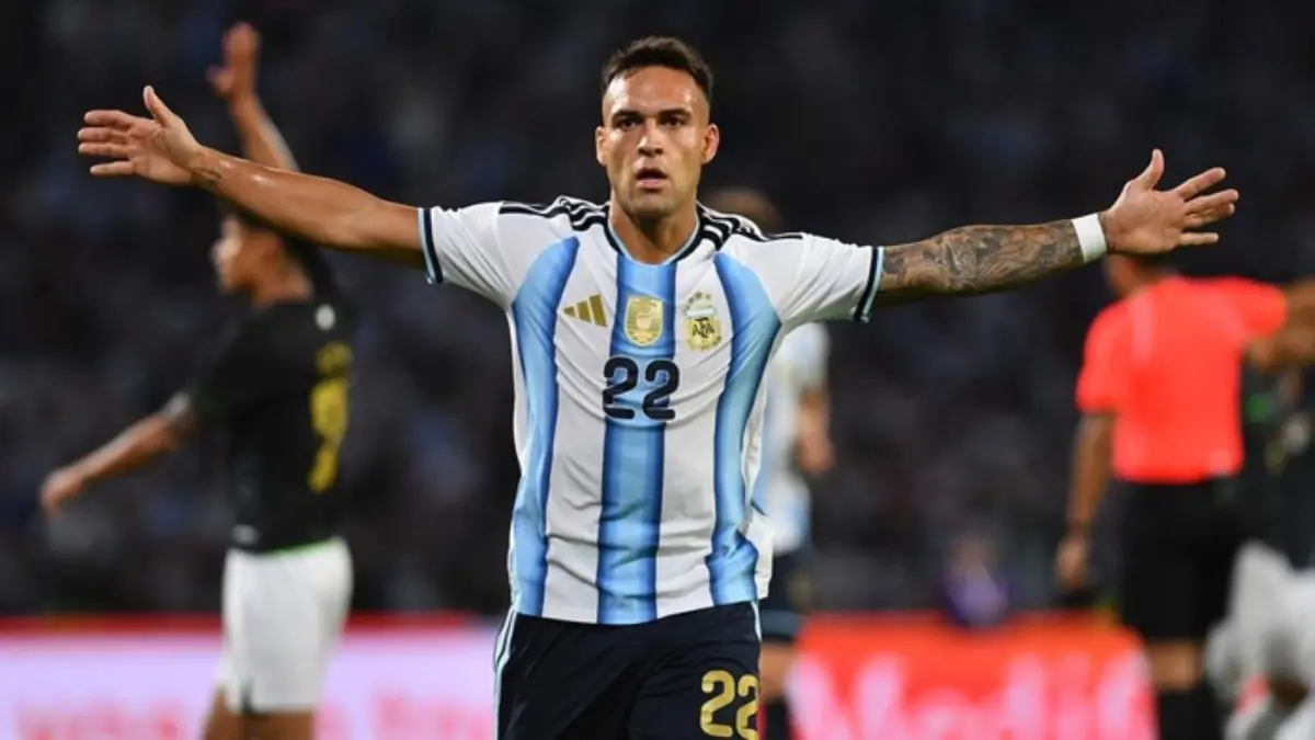 Pemain Argentina merayakan kemenangan 4-0 atas Bolivia dalam laga persahabatan di Estadio Mario Alberto Kempes.