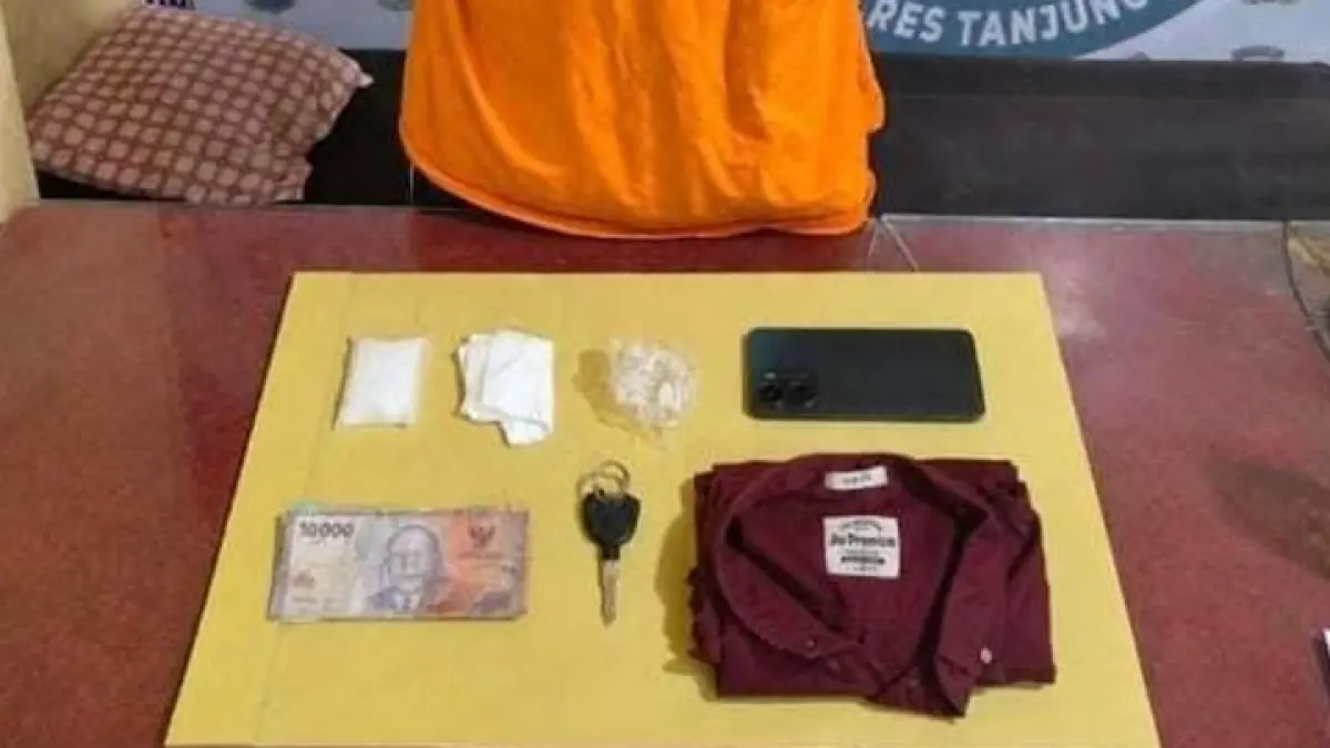 Pelaku dan barang bukti.