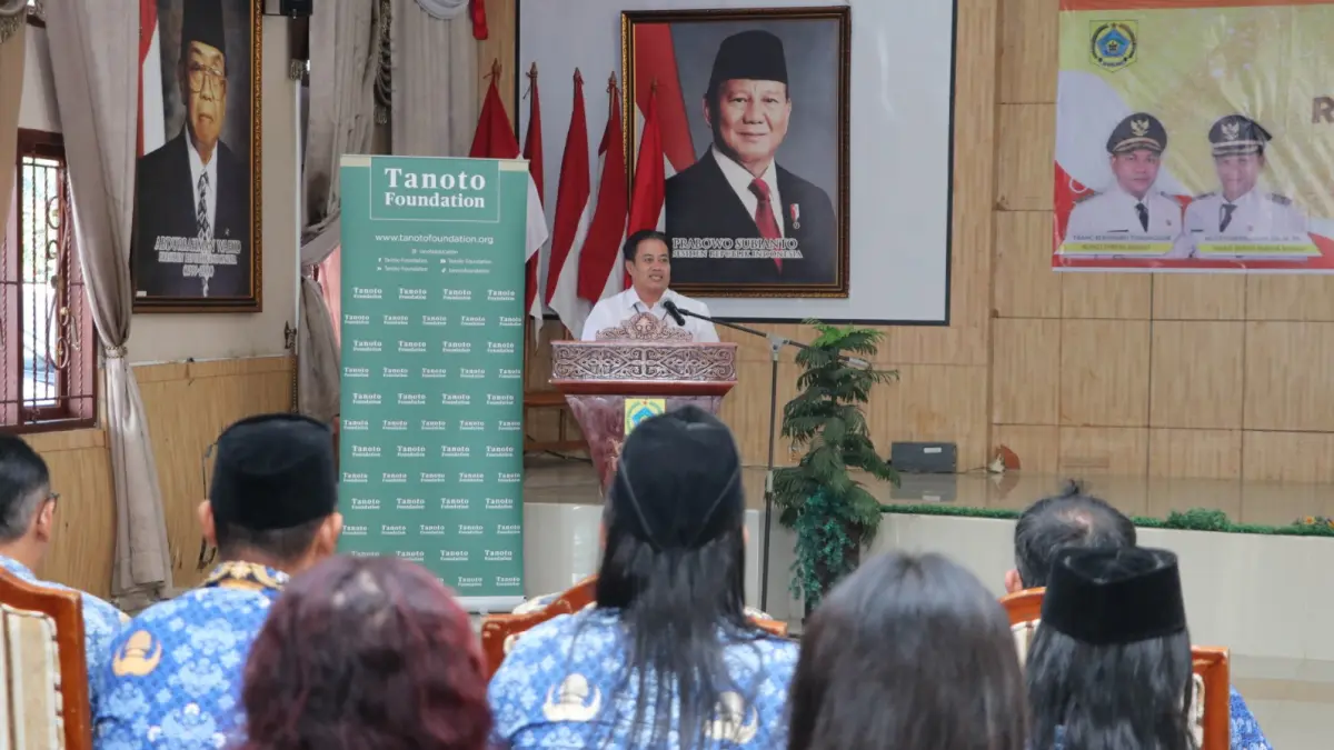 Wakil Bupati Pakpak Bharat Mutsyuhito Solin bersama jajaran pemerintah daerah dan Tanoto Foundation saat peluncuran Program PINTAR di Kantor Bupati Pakpak Bharat, Kamis (8/10/2026).