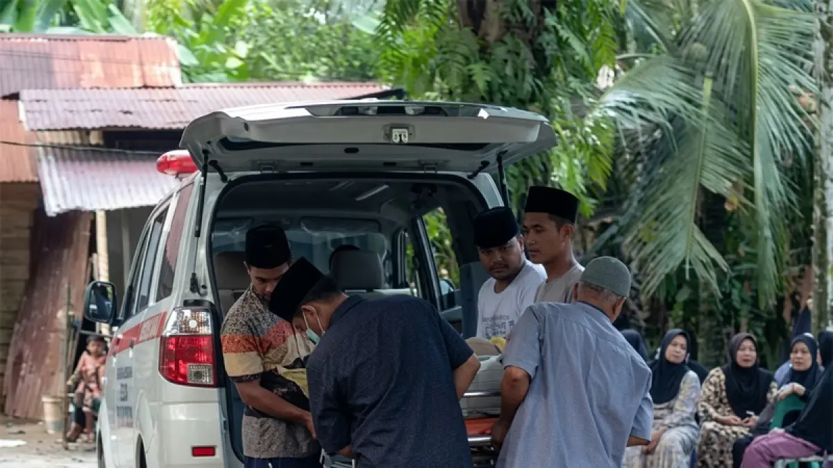 Penemuan jenazah Lindu Aji di parit bekoan kebun sawit.