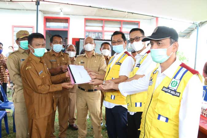 Bupati Tapanuli Utara Nikson Nababan sosialisasi pembangunan jalan lingkar Siborong-borong di Desa Lobu Siregar II Kecamatan Siborong-borong.