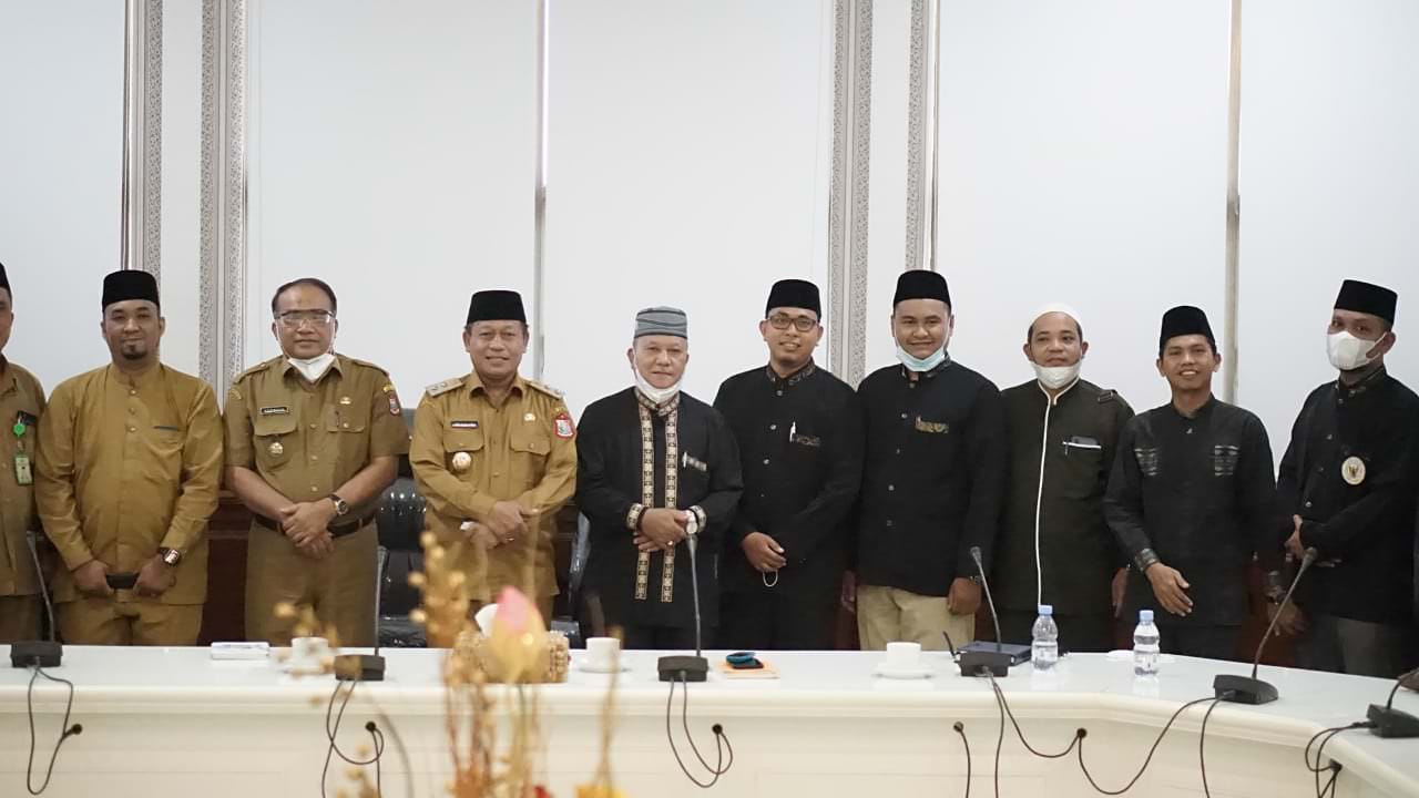 Pelaksana Tugas (Plt) Wali Kota Tanjungbalai H.Waris Thalib menerima audensi Badan Wakaf Indonesia (BWI)
