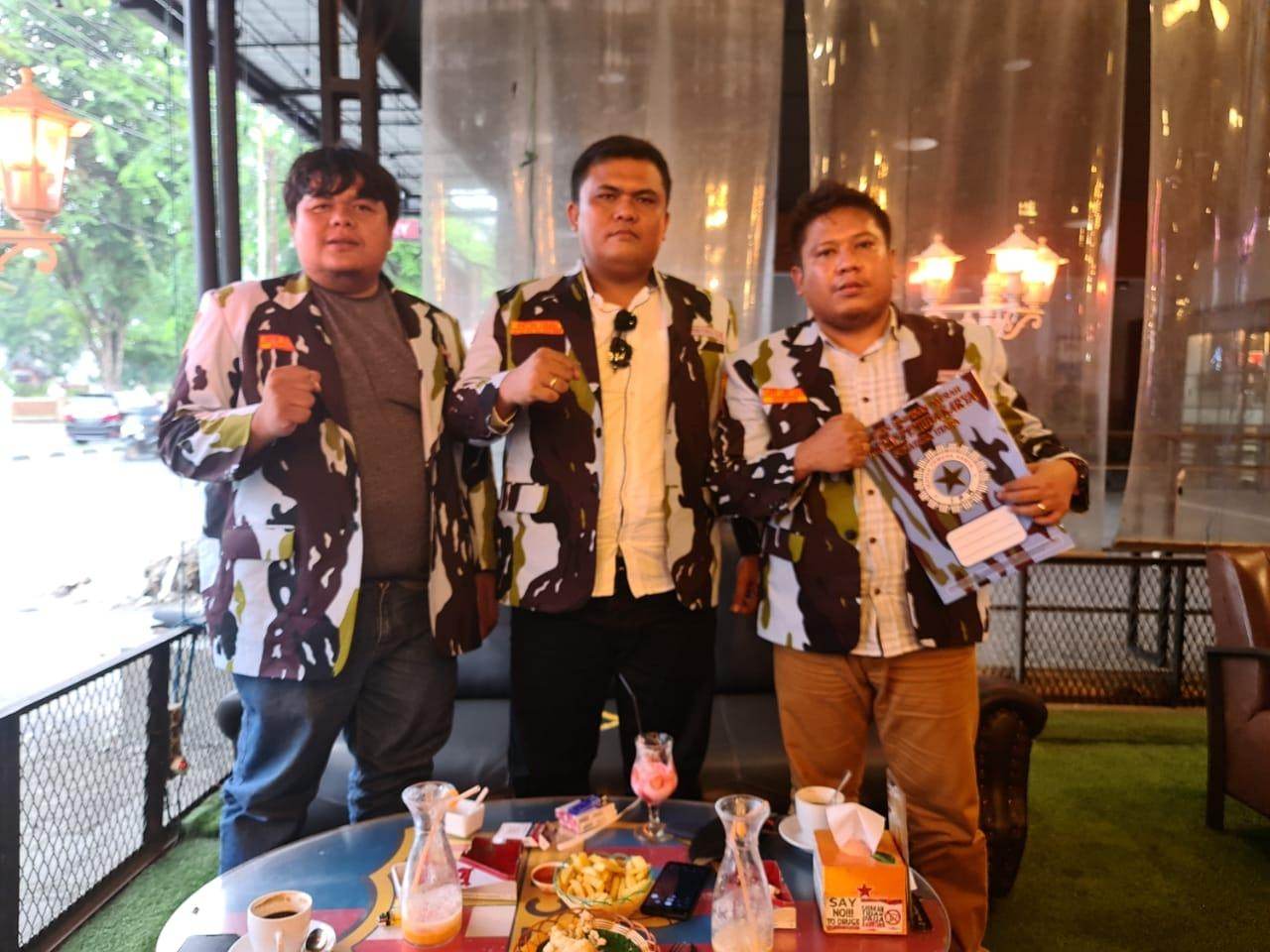 Ketua DPD IPK Kabupaten Simalungun Martogi Sinaga, Sekretaris Sepri Ijon Saragih, dan Bendahara Ervin Sinaga.