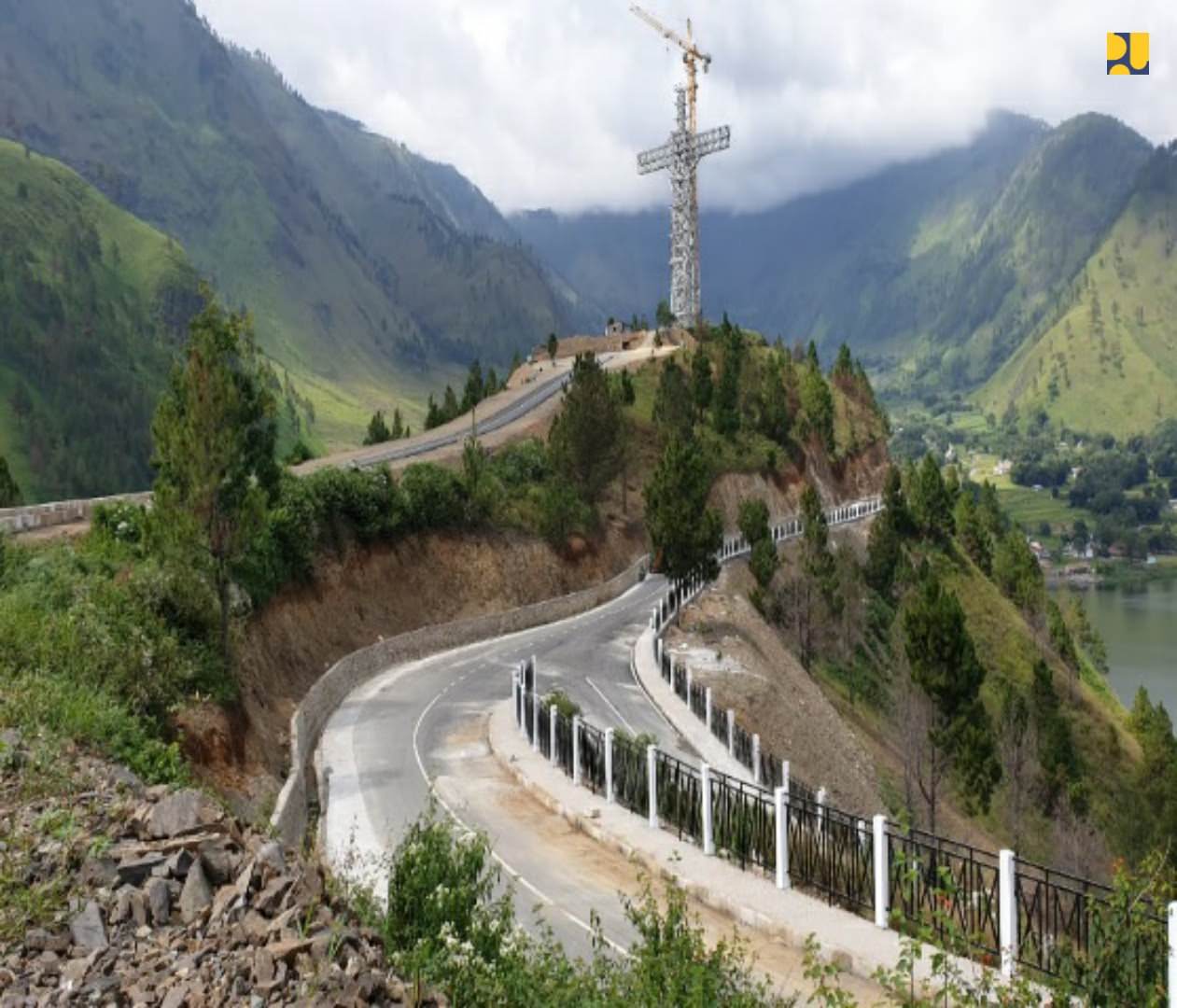 Akses jalan menuju wisata rohani Bukit Sibea-bea-Samosir.