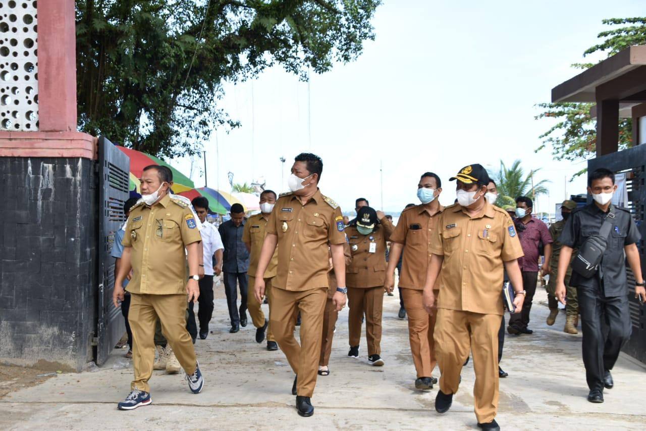 Walikota Sibolga H Jamaluddin Pohan dan jajarannya saat meninjau sejumlah aset Pemko Sibolga, Senin (7/6) kemarin.