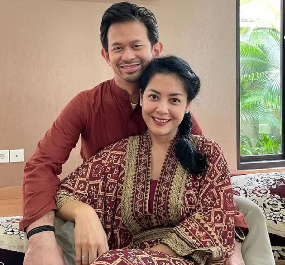 Lulu Tobing dan Bani suaminya.