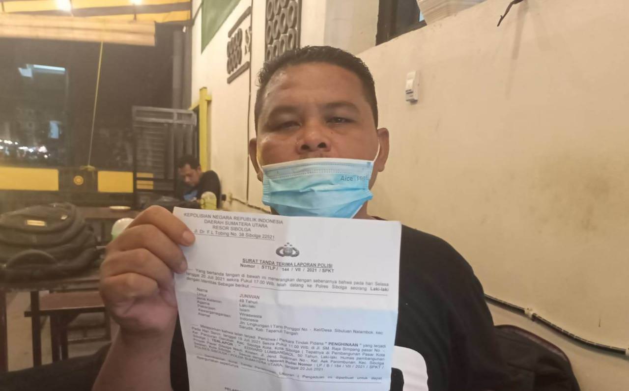 Kabiro Warta Poldasu Hasrul Azis Sikumbang saat memberi keterangan kepada wartawan usai diperiksa penyidik Polres Sibolga, Selasa (27/7).