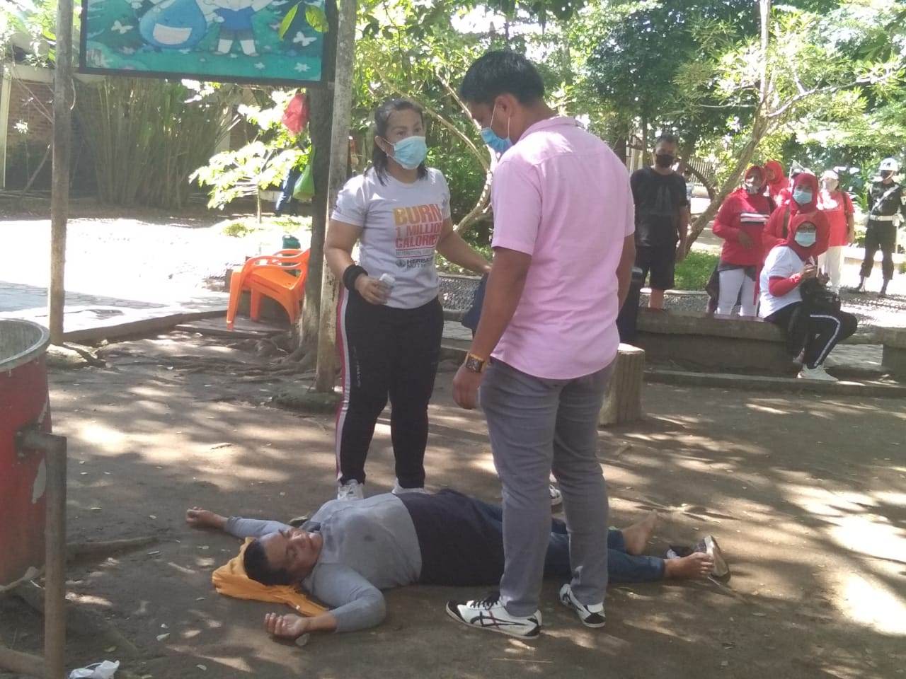 Pengunjung Lapangan Merdeka terjatuh dan meninggal dunia, Kamis (12/8).
