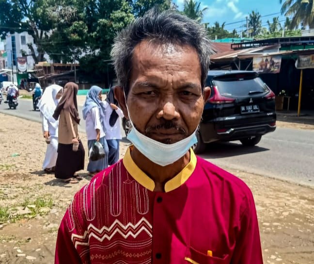 Dapan Harahap, salah seorang warga dari Forum Komunikasi Masyarakat Sibualbuali.