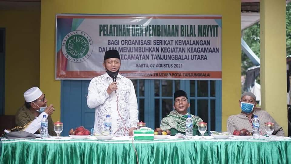 Plt Walikota Tanjungbalai H.Waris Thalib saat memberikan wejangan kepada  warga pelatihan bilal mayit. (istimewa)