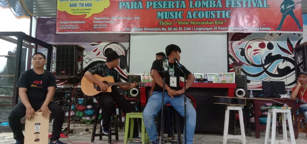 Al El kafe menggelar ajang lomba festival musik akustik.
