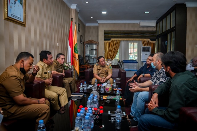 Foto: Humas Pemko Sidempuan Ketua dan pengurus ISSI Psp dan Ketua KONI Psp, usai audensi dengan Wali Kota Padangsidimpuan, Irsan Efendi Nasution, didampingi Kadispora, Kadis Pariwisata, Kadis Kominfo, dan Kabag Protokol.