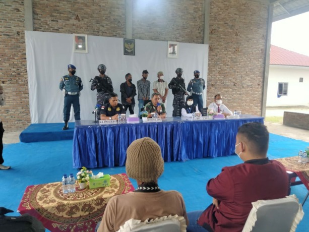 Foto: (Muhammad Gani /Metro Asahan) Lanal TBA menggagalkan 17 PMI ilegal yang masuk ke Indonesia.