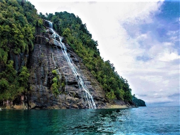 Air terjun Pulau Mursala.