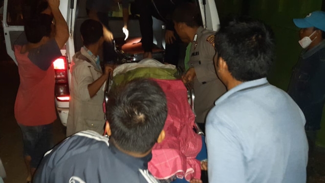 Foto: Jasad Wilda Fadhilah Hasibuan diserahkan kepada keluarga.
