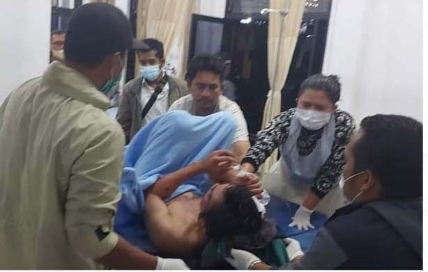 Pelaku saat mendapat perawatan di RS Parapat.