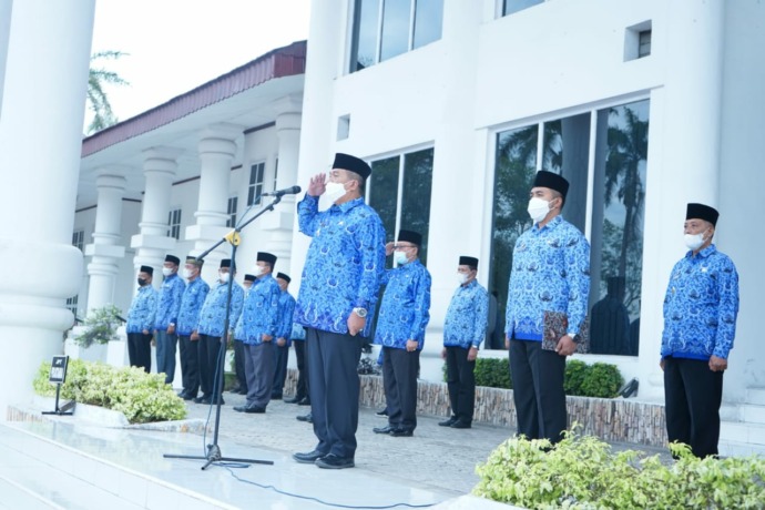Wabup Asahan memimpin apel pada Hari Kesadaran Nasional. (Istimewa)