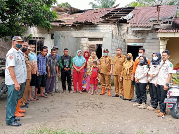Pemkab Labura cek tempat tinggal warga di Desa Terang Bulan.