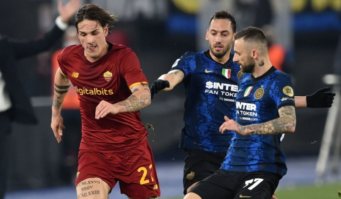Inter menghadapi Roma.