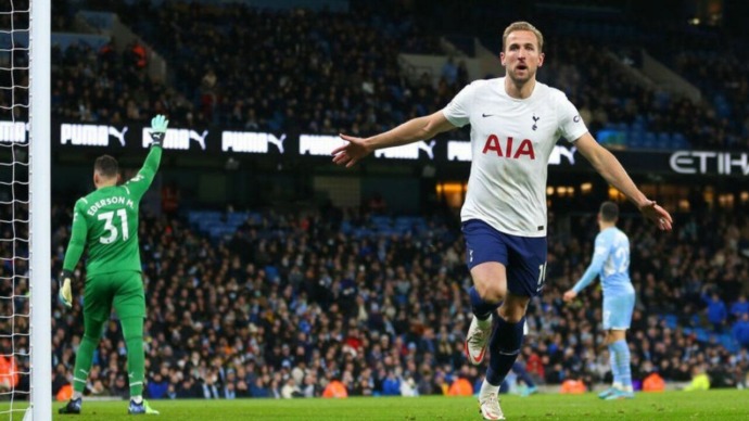 Harry Kane saat Man City vs Tottenham.