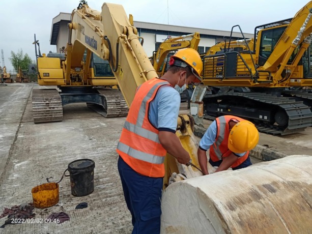 Foto: Pelatihan mengoperasikan alat berat.