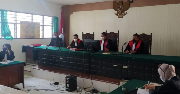Foto: Budi/MetroDaily Persidangan kasus Man Batak saat berlangsung di Pengadilan Negeri Rantauprapat.