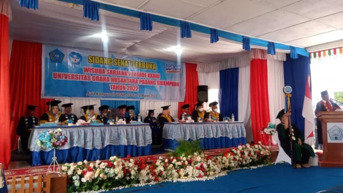 Rektor UGN Padangsidempuan Drs Mohd.Arifin M.Pd saat prosesi Sidang Senat Terbuka Wisuda Sarjana Periode XXXIII.
