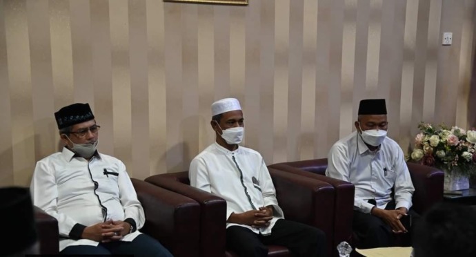 Ketua BWI Kota Padang Sidempuan H.Ratonggi Hsb.MA bersama jajaran pengurus.