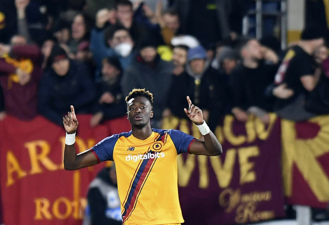 Peluang Tammy Abraham juga dicegah masuk ke gawang oleh Ivan Provedel.