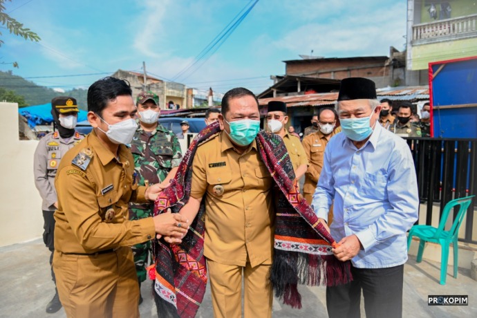 Wali Kota Irsan Efendi Nasution, diulosi saat peresmian Pasar Mahera Psp, Senin (14/3/2022.)