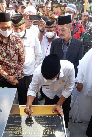 Peresmian Masjid Akbar Al-Barokah di Huta 13 Dolok Siantar, Nagori Bandar Tongah, Kecamatan Bandar Huluan, Kabupaten Simalungun.