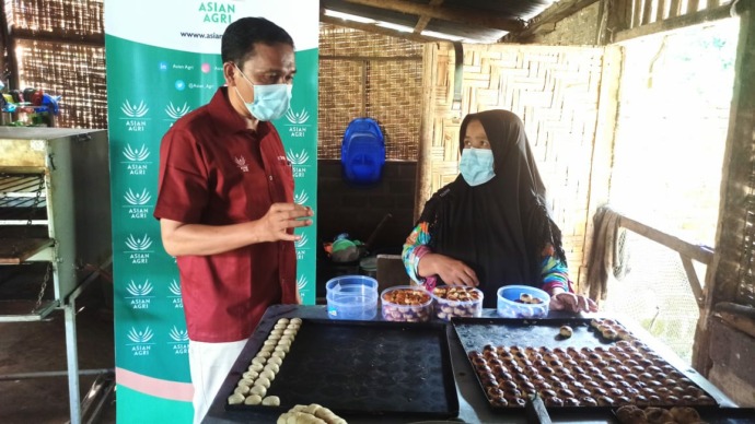 Victory Brahmana, Group Manager PT GM/SSL yang ikut langsung dalam penyerahan bantuan bersama Manager PT SSL, Frank SE Nadeak dan Koordinator CSR Sumut Aris Yuneidi menyatakan, perusahaan sangat mendukung UMKM yang ada terutama di sekitar operasional peru