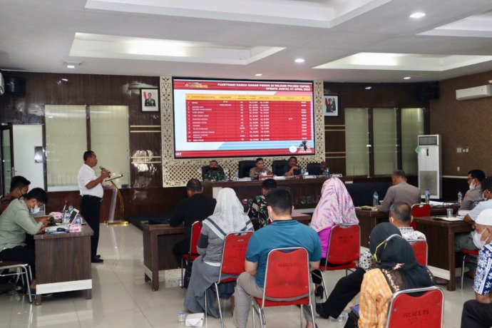 Kapolres Tapsel, AKBP Roman Smardhana Elhaj SH,SIL,MH, saat rapat Koordinasi bersama Forkopimda Tapsel.