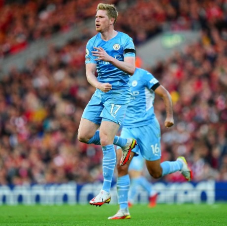 Bola umpan silang De Bruyne berhasil dikontrol Gabriel Jesus untuk kemudian balik badan mengecoh David Alaba sebelum melepaskan tembakan dari jarak dekat. 2-0 Man City memimpin.