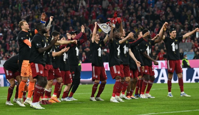 Bayern Munich berhasil keluar sebagai juara Bundesliga musim ini.