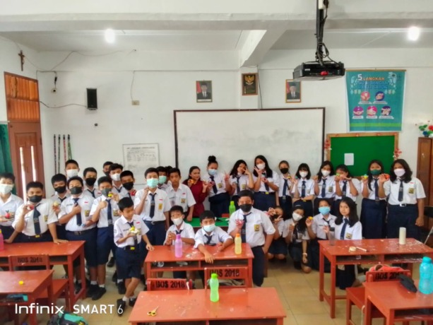 Pembelajaran Tatap Muka di SMP Cinta Rakyat 1 Pematangsiantar, dimeriahkan dengan perayaan Paskah yang digelar pada Selasa 19 April baru lalu.