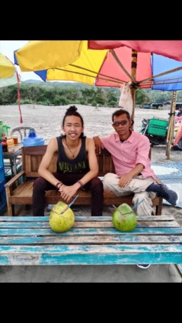 Dacid, bersama ayahnya mantan Ketua PWI Siantar.