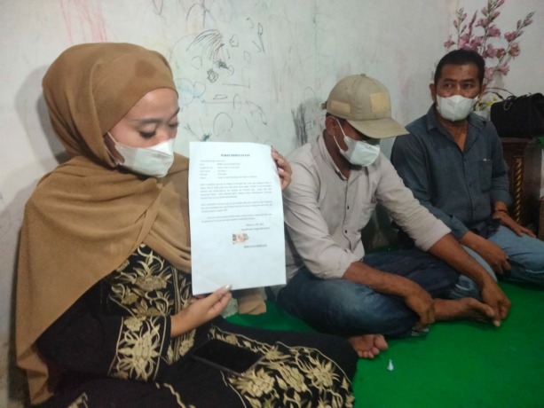 RAM saat menunjukkan surat pernyataan minta maaf.