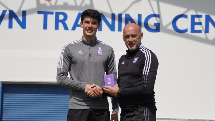 Elkan Baggott Juara Bersama Ipswich Town.