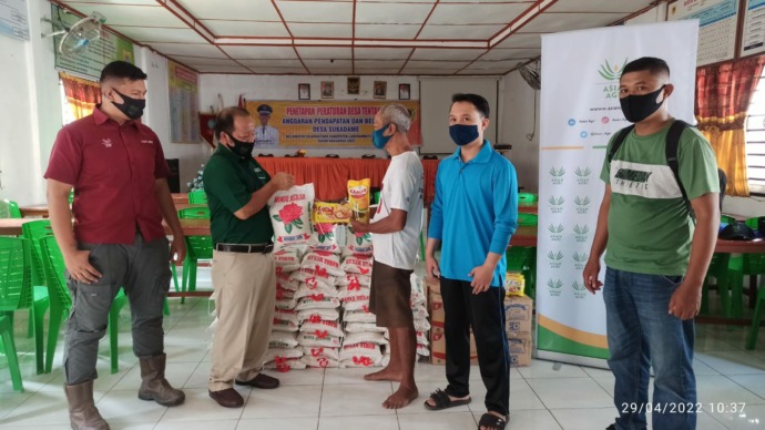 Pemberian bantuan ini langsung diserahkan oleh Senior Manager PT Supra Matra Abadi, Armstrong V Sihombing, didampingi oleh Koordinator CSR Sumatera Utara, Aris Yuneidi, KTU Alpen Astiyasa, Asisten Sustainability Rizky Hasibuan dan Danru Evi Sairi.