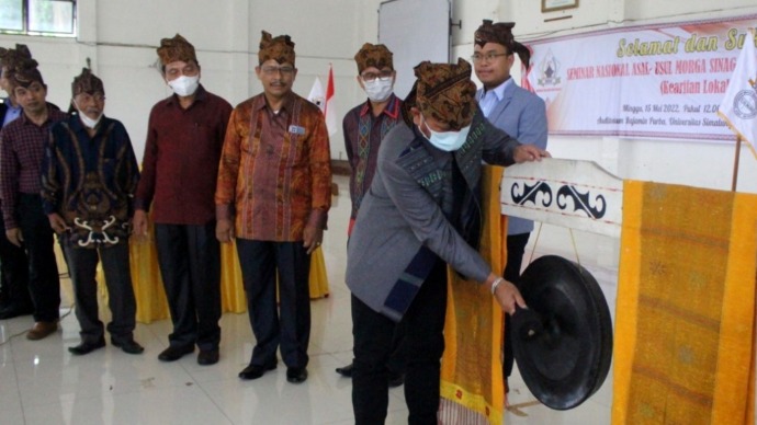 Pembukaan Seminar Nasional asal usul Marga Sinaga Hasusuran Simalungun.