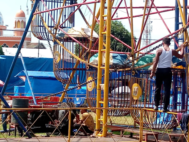 Foto: Adi/Metro Siantar Lokasi kegiatan pasar malam di Nagori Rambung Merah Kecamatan Siantar Kabupaten Simalungun.