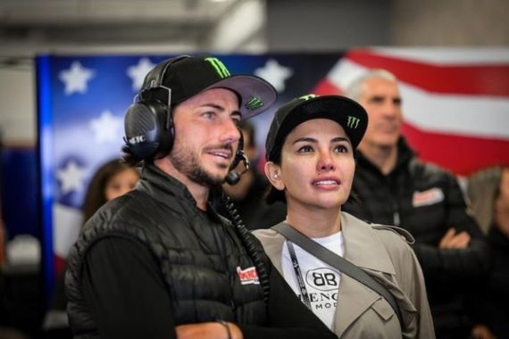 Nikita Mirzani dan John Hopkins.