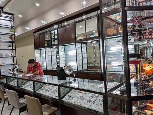 Toko kacamata Faisal Optik Padang Sidempuan.
