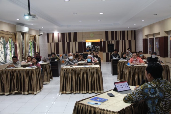 Kepala KPKNL Psp R Hariyadi Murti Kurniawan saat rapat internal WFA di Aula Kantor KPKNL Psp.