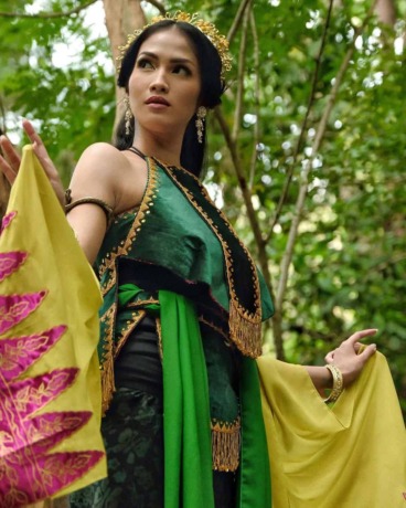 Aulia Sarah.
