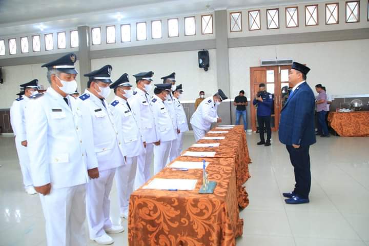 Pelantikan 60 Kepala Desa hasil pemilihan kepala desa serentak di Kabupaten Labura oleh Bupati Hendriyanto Sitorus.